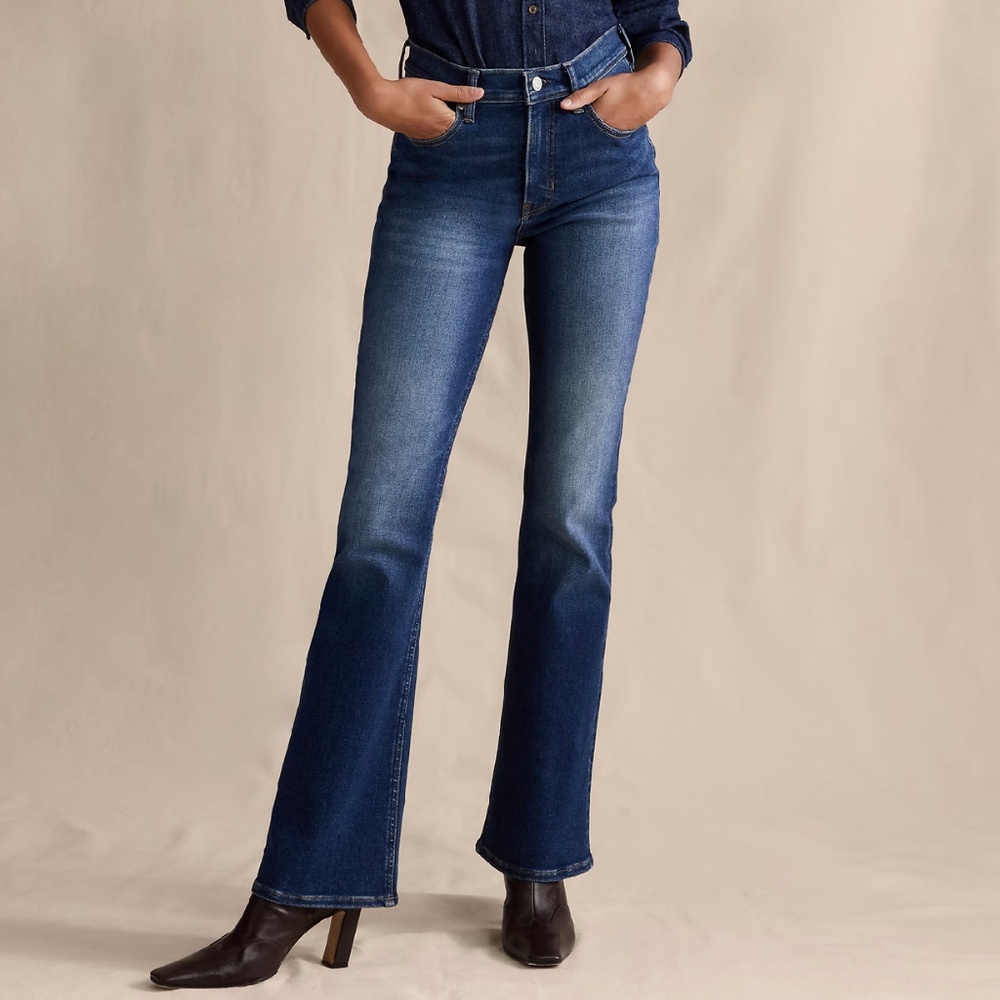 Banana Republic Mid-Rise Flare Jeans 29